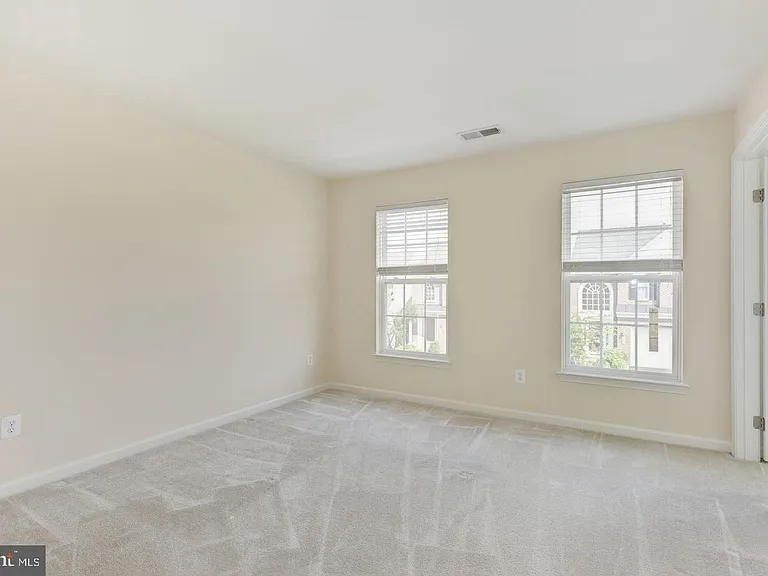 3795 Louise Ave — Photo 15