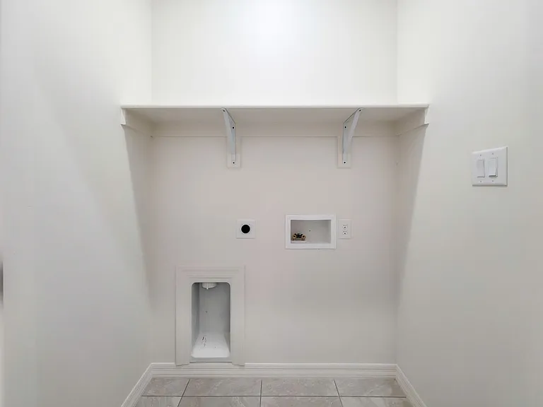 347 E George St — Photo 25