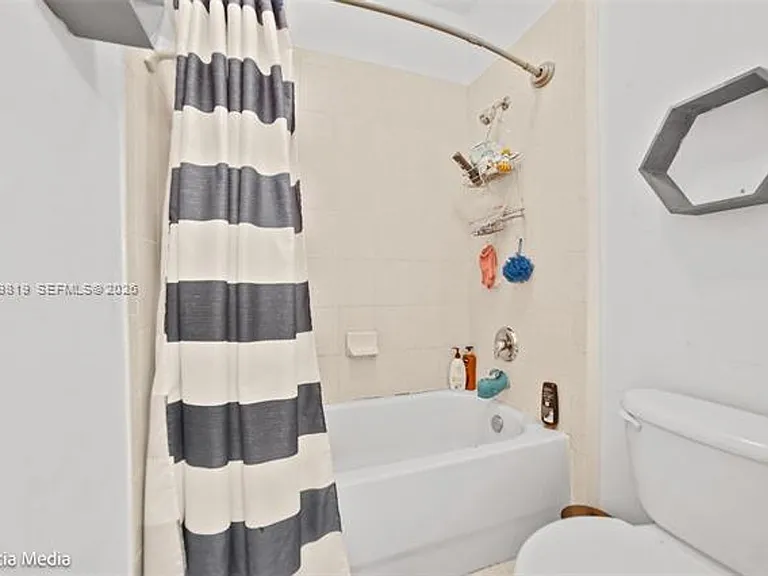 3160 NE 1st Dr #3160 — Photo 26