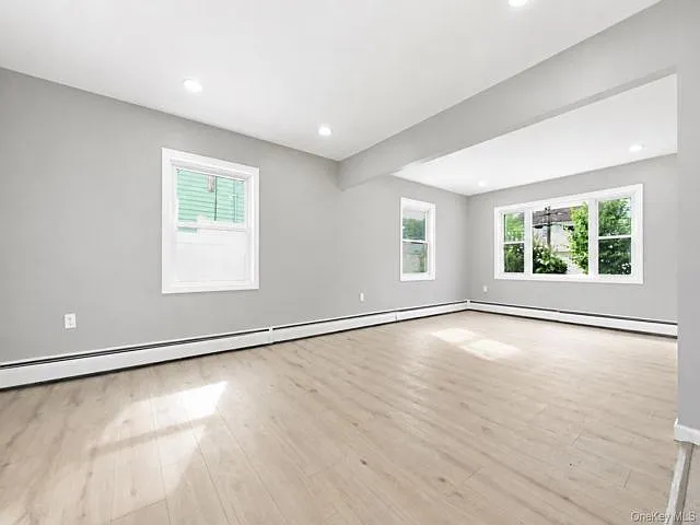 5 bed, 2.0 bath, 1635 sqft, $5,800 — Photo 4