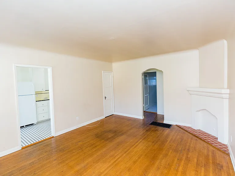 262 Wisconsin Ave #G — Photo 4