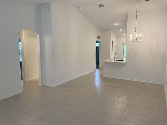 2nd image of 2 Ryapple Ln