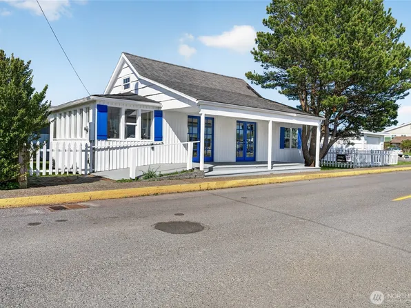 106 5th Street SE, Long Beach, WA 98631