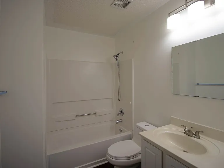 1214 Waverly Place Dr — Photo 4