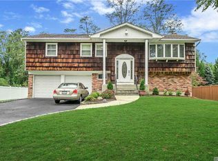 3 Bambi Ln, Commack, NY 11725