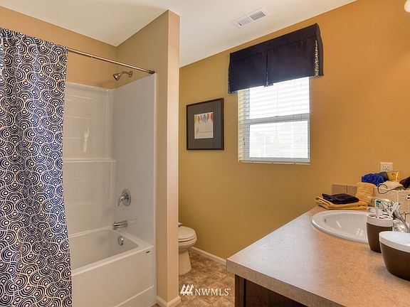 5th image of 2814 Anna Street NE #211