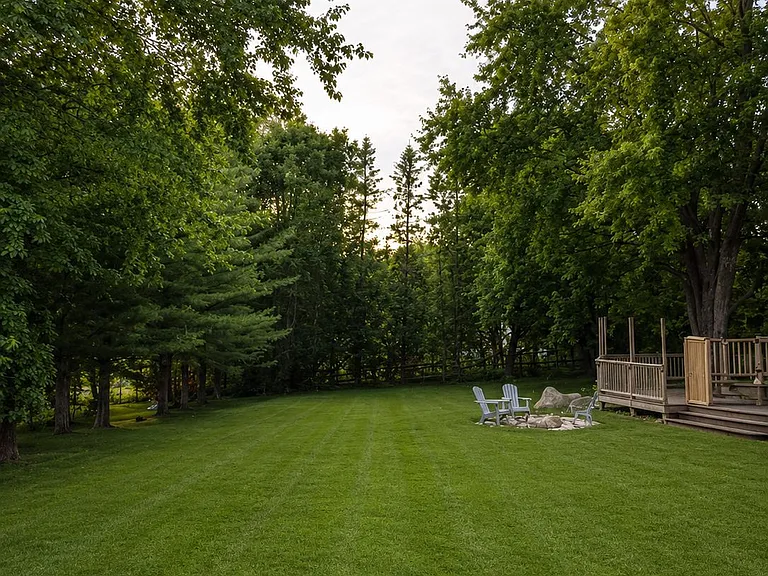 154 Simcoe St #BASEMENT — Photo 1