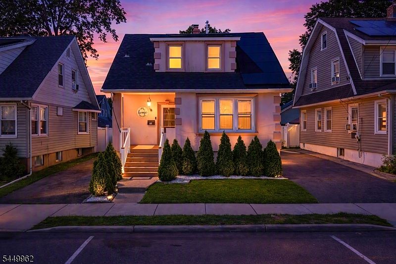 1st image of 93 N 15Th St