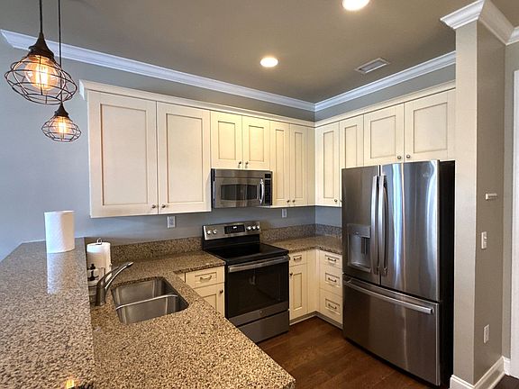 5th image of 230 Tryon St #1002