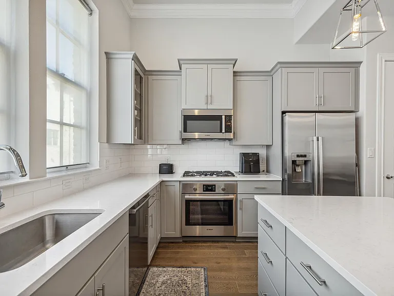626 Dalton Ln — Photo 3