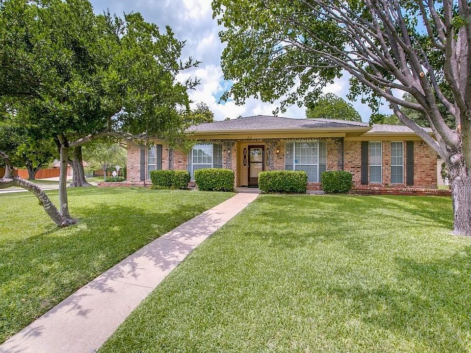 Beautiful drive up for this 3 bedroom, 2 bath, 2 Living Area home. Welcome to 1801 Columbia Drive in Richardson!