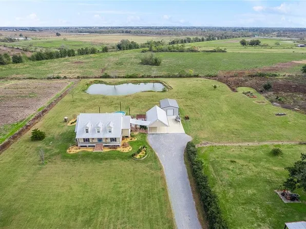 363 Hodson Ln, Raceland, LA 70394
