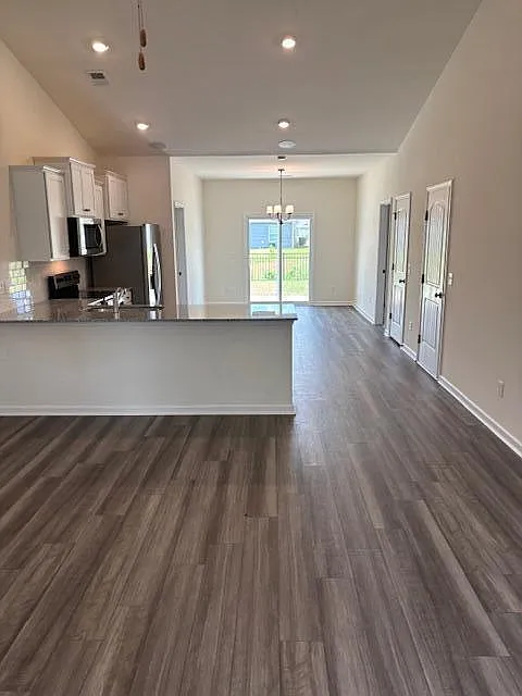 3 bed, 2.0 bath, 1300 sqft, $1,650 — Photo 3