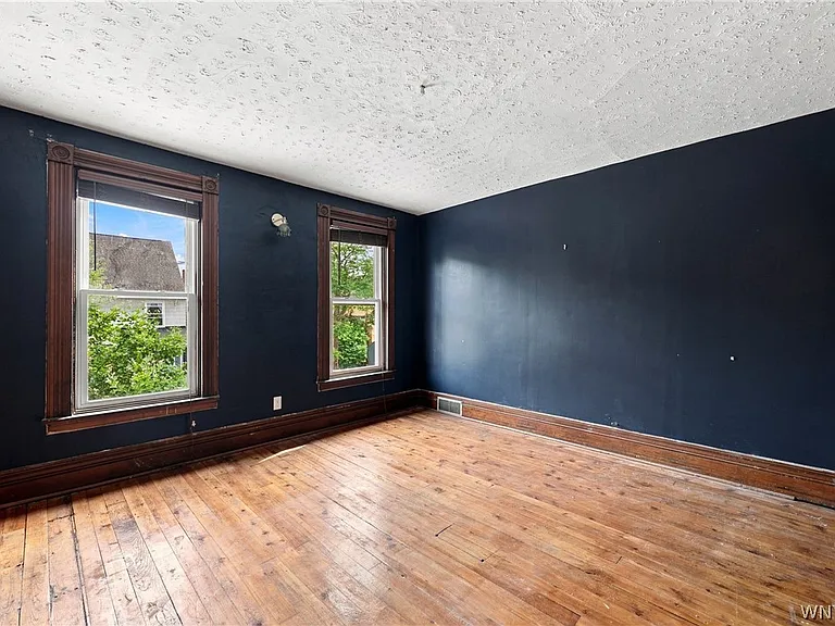 304 W Delavan Ave — Photo 14
