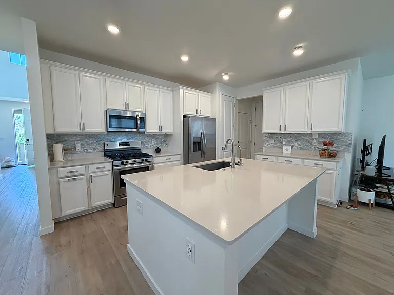 9009 Redfield Ln — Photo 2