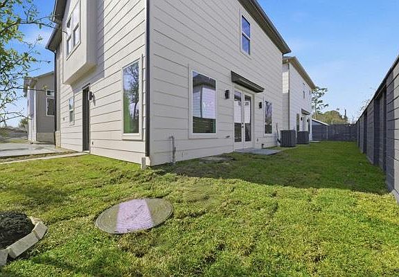 3rd image of 6541 Sealey St