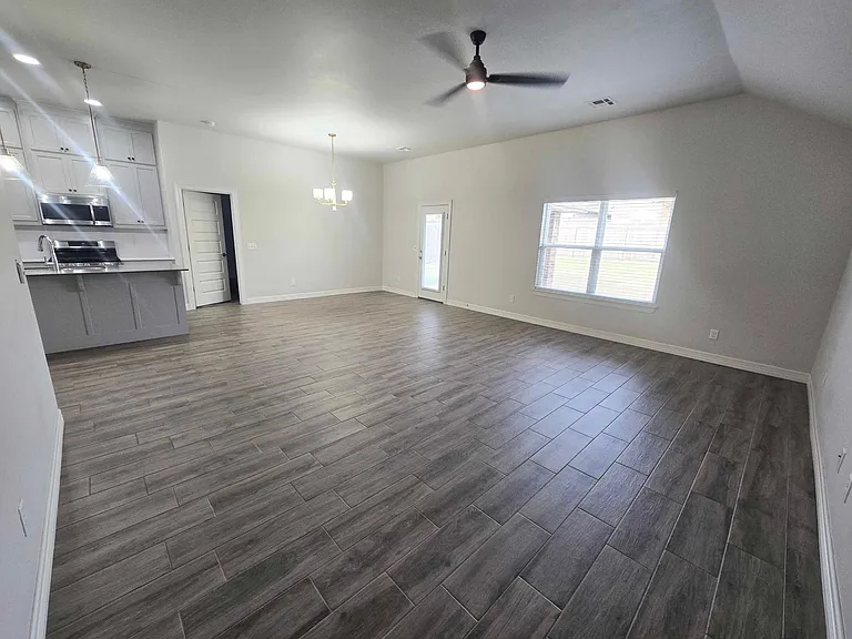 9221 Anaum Ln — Photo 3
