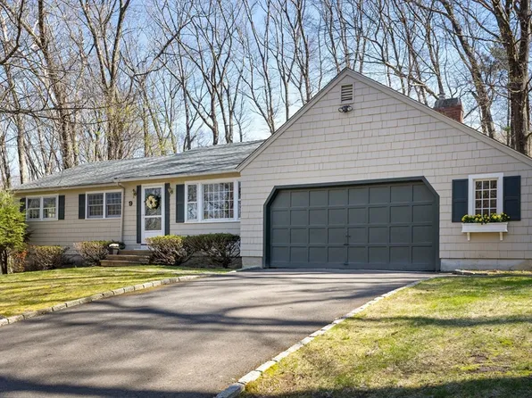 9 Beaver Dam Dr, Westford, MA 01886