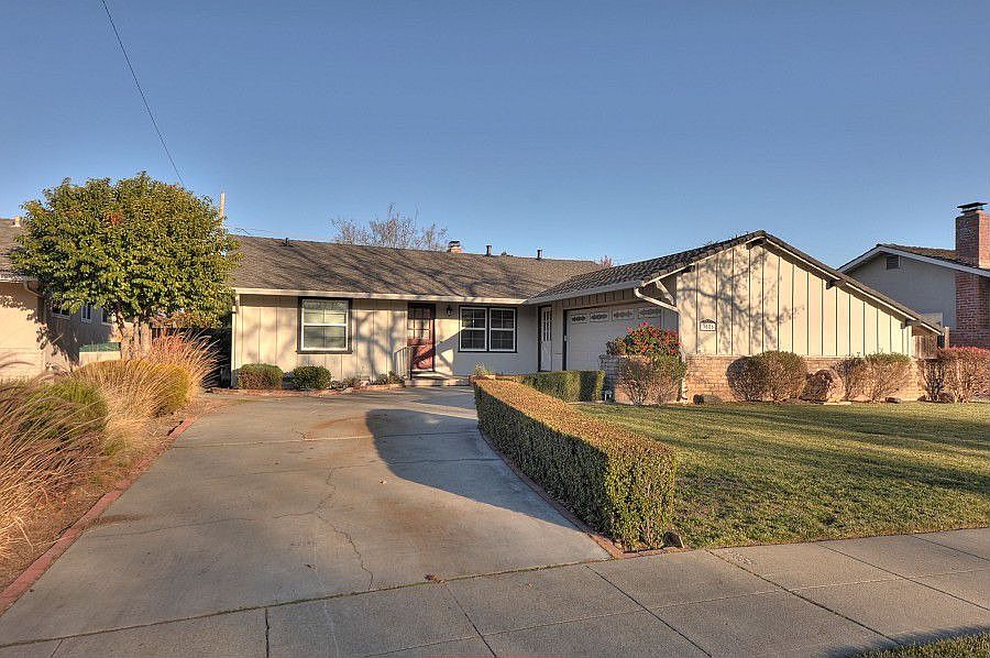 1st image of 3586 Woodford Dr
