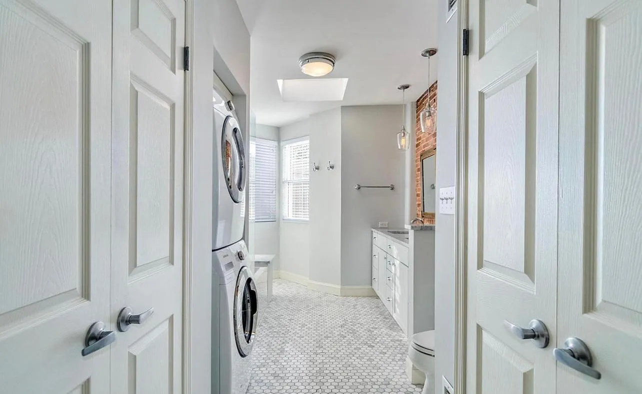 2127 E Fairmount Ave — Photo 1