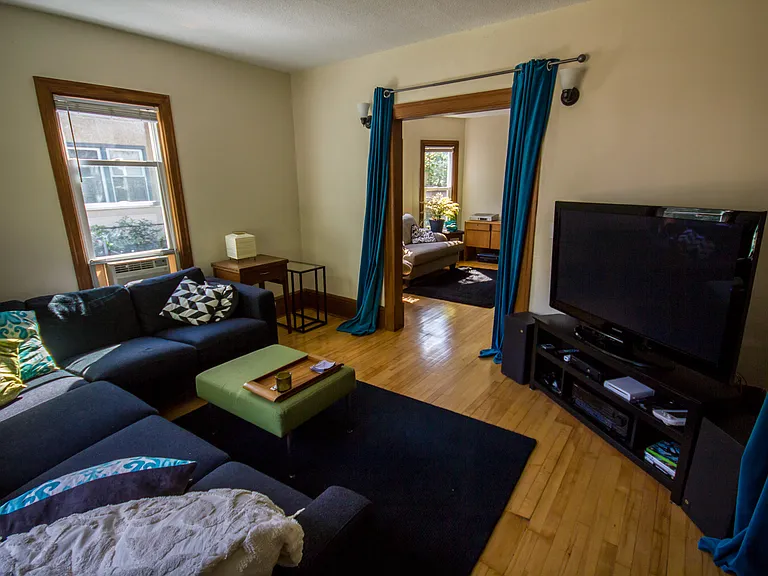 708 6th St NE #1 — Photo 7