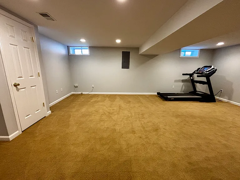 Lillian Dr — Photo 29