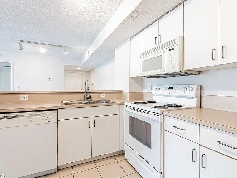 1810 Florida Club Cir #1204 — Photo 9
