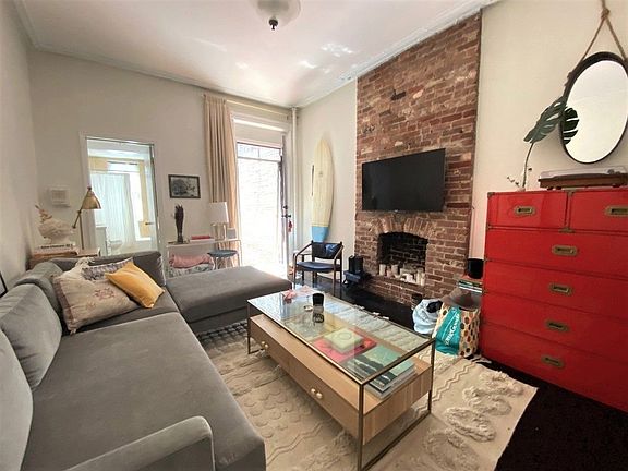 2nd image of 230 E 6th St APT 1