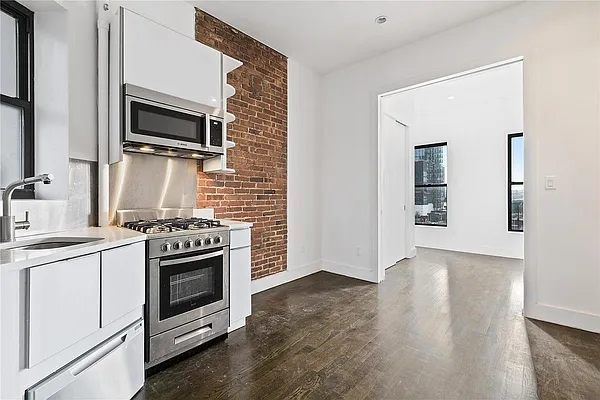 Rented by Vertical Real Estate LLC | media 10