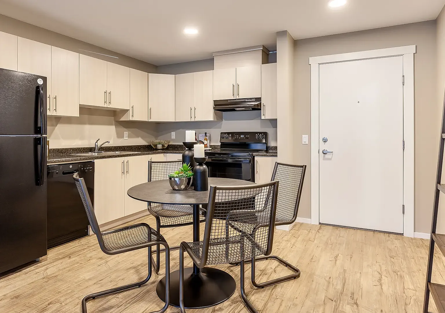 Mahogany Ridge — Photo 1