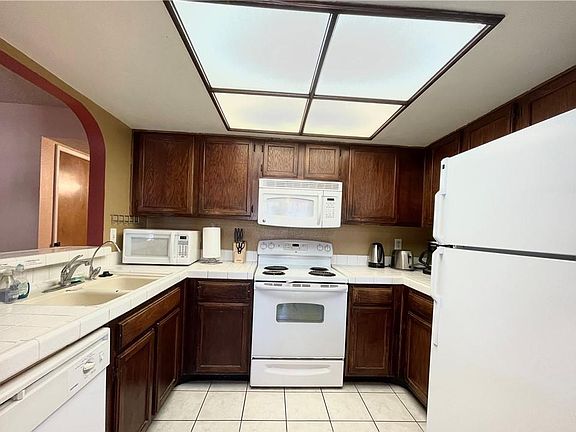 4th image of 6141 W Oakey Blvd