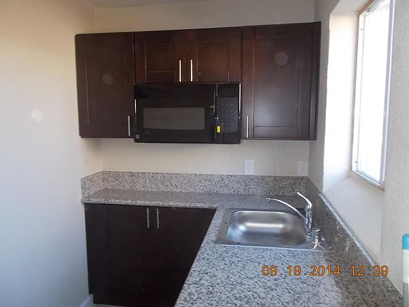 4th image of 323 N 11th St