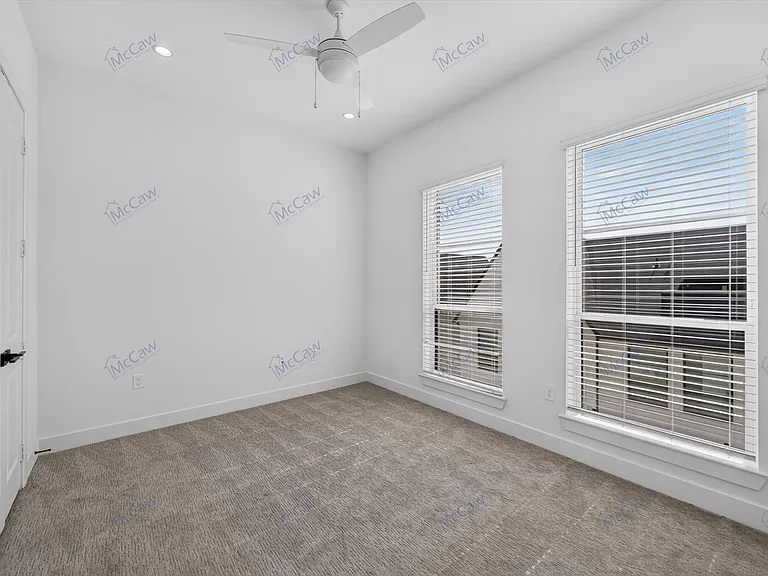 131 Thornton St — Photo 11