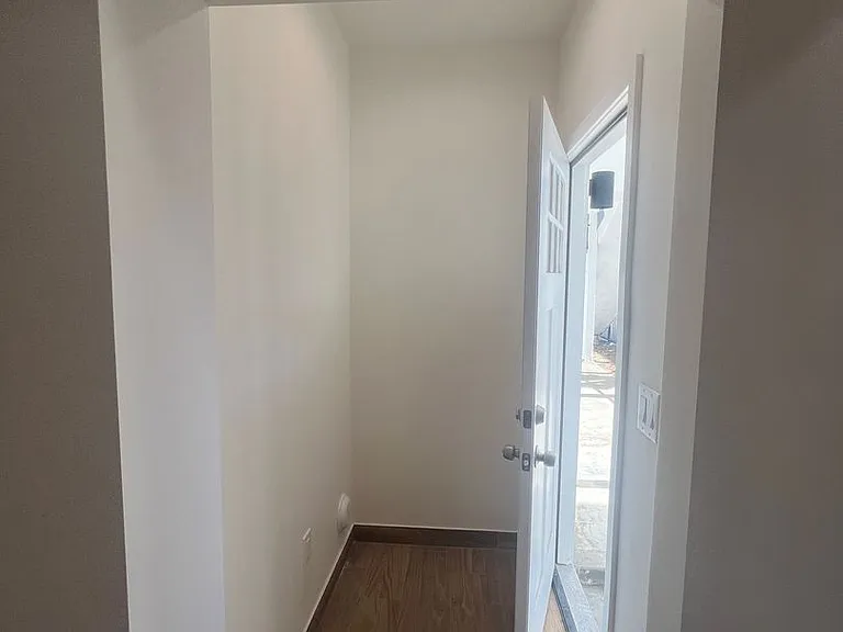 6903 Fulton Ave — Photo 13