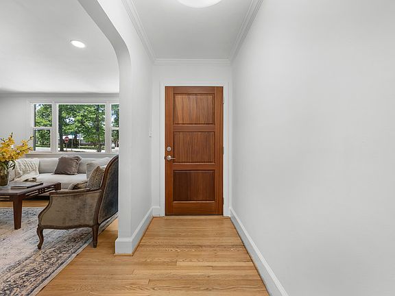 4th image of 4532 Meadowood Rd
