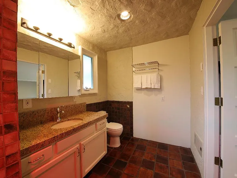 122 Baltimore Ave — Photo 11