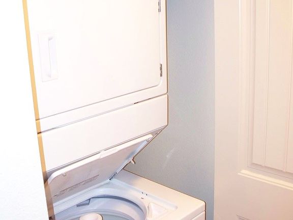 2nd image of 114 Oxford Dr APT 7
