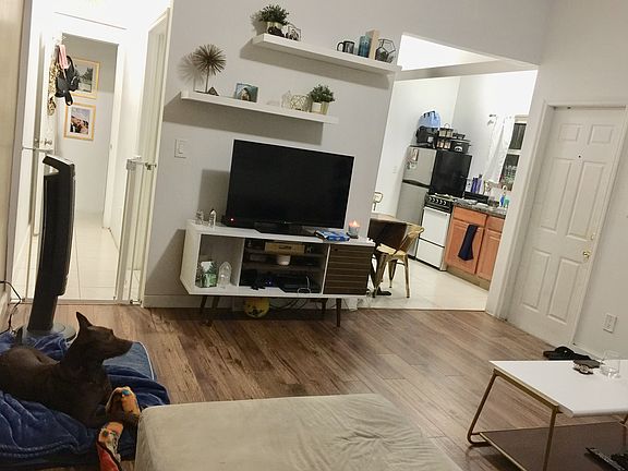 4th image of 138 NE 23rd St APT 3