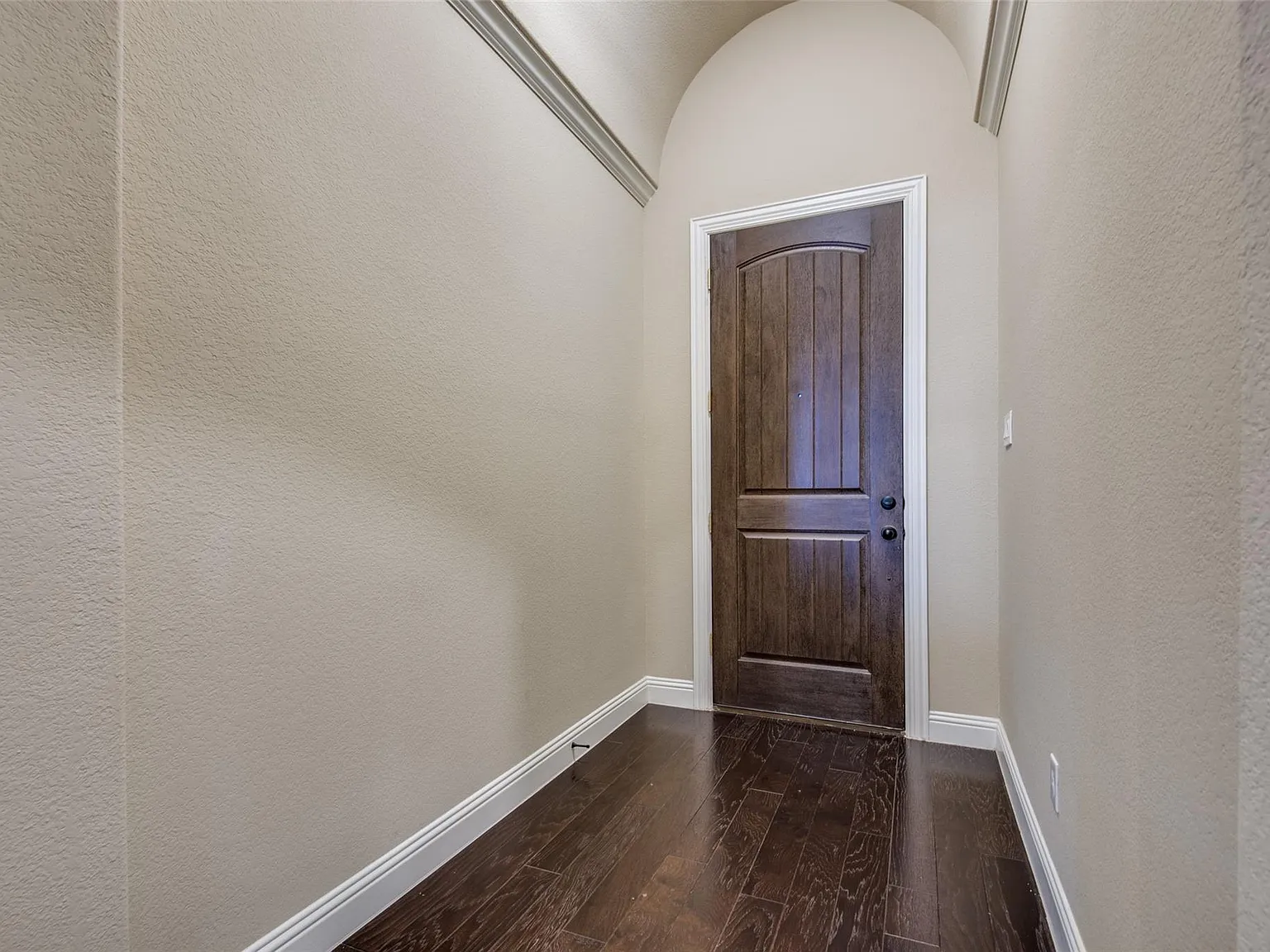 3 bed, 2058 sqft, $2,650 — Photo 3