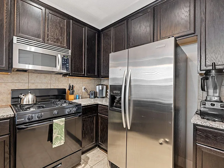 2215 Katy Ln #B — Photo 9