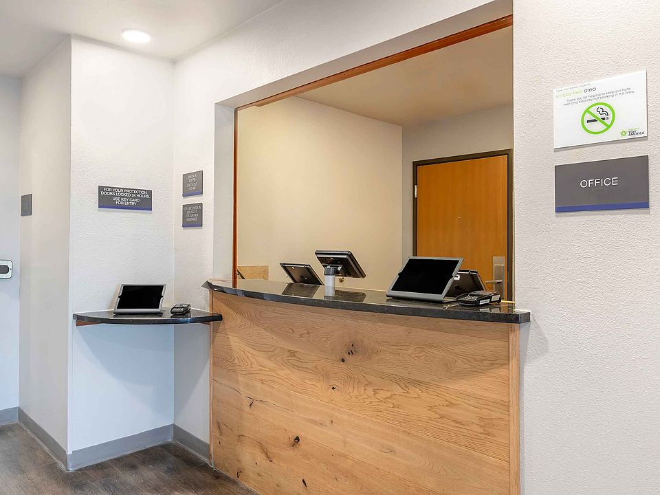 Lobby and Guest Check-in