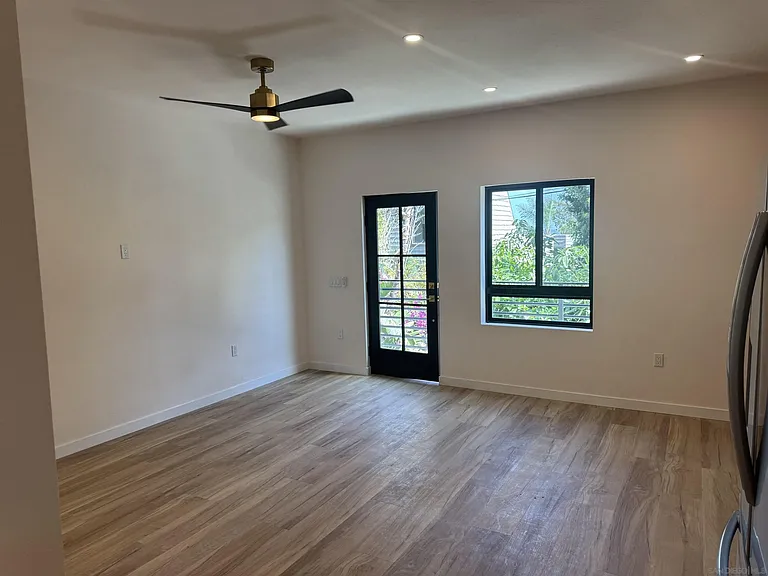 2525 Beryl St — Photo 13