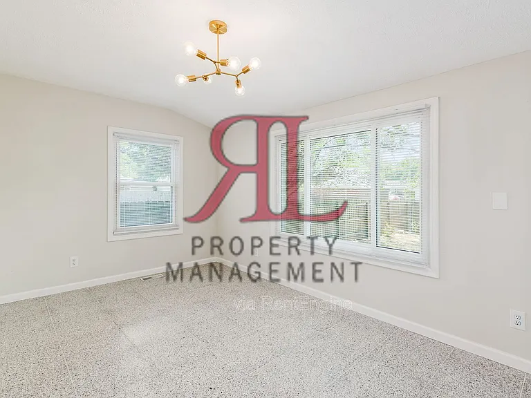 317 E Royal Forest Blvd — Photo 17
