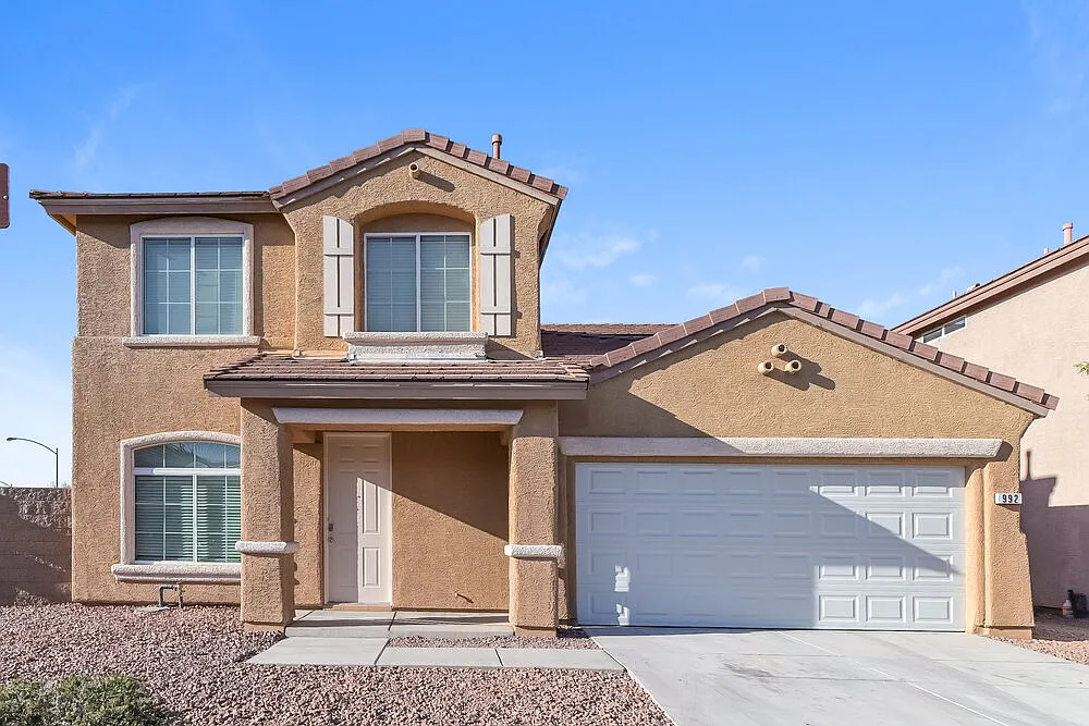 4 bed, 2.5 bath, 1860 sqft, $2,490 — Photo 1