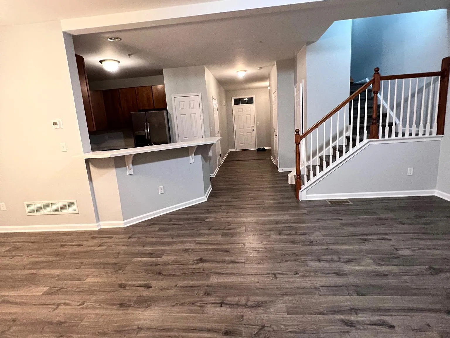 3 bed, 2.5 bath, 2450 sqft, $2,995 — Photo 2