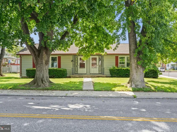 163-165 Fairview Ave W, Waynesboro, PA 17268