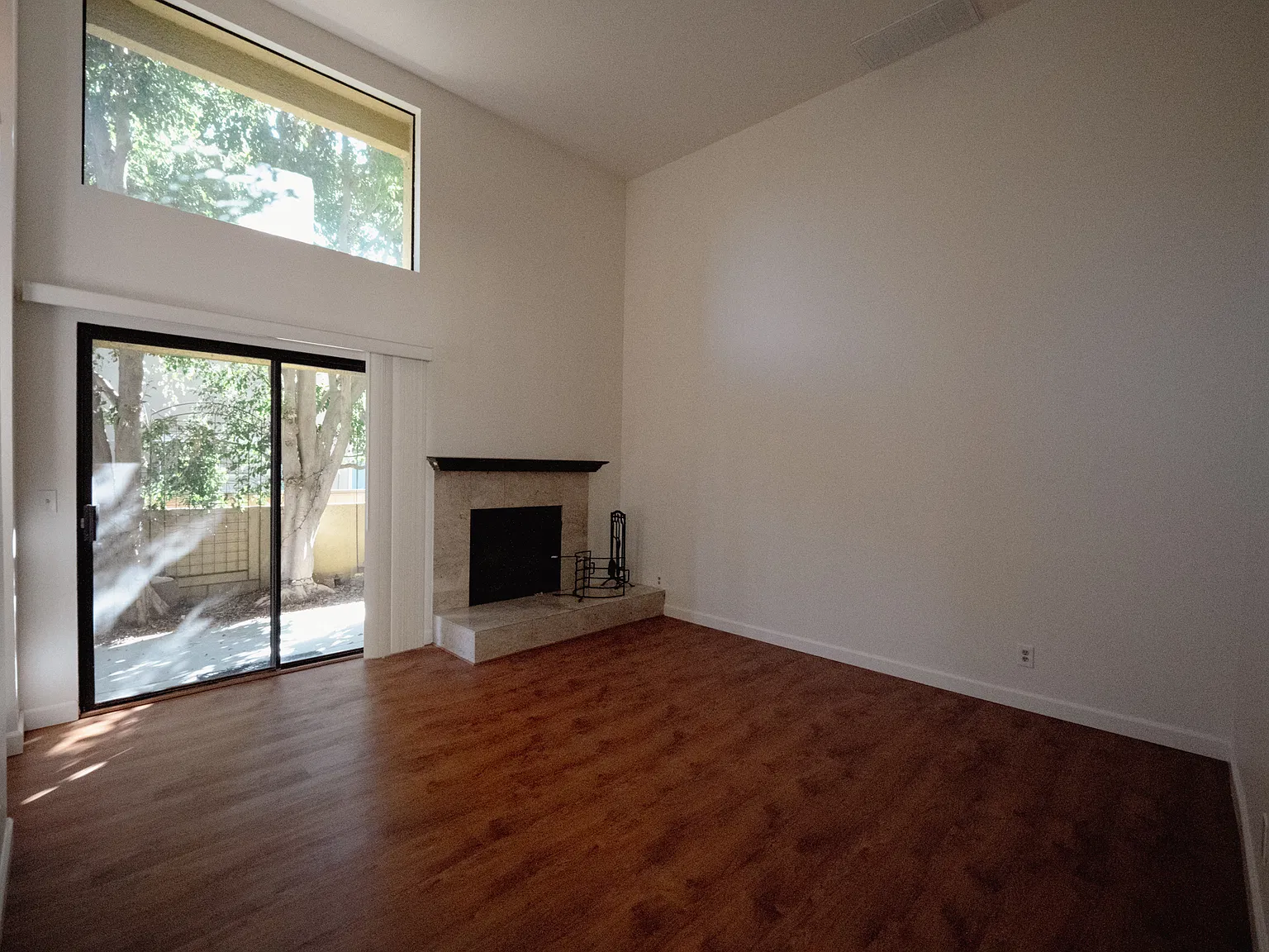 2 bed, 1286 sqft, $3,950 — Photo 2