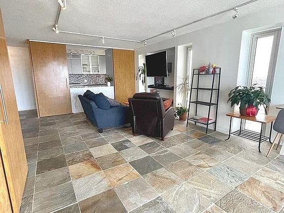 3rd image of 1960 N Lincoln Park West Ave #1503