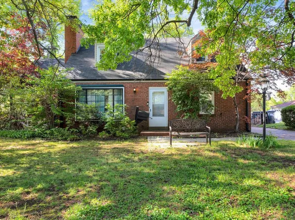 7622 Lammert Ln, Saint Louis, MO 63121