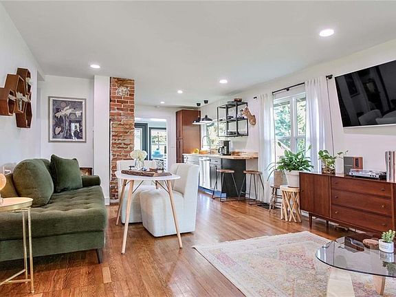 3rd image of 4311 Francis St